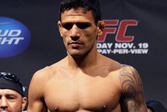 Rafael-dos-anjos-3_crop_north