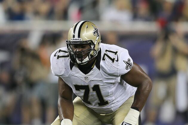 RT Charles Brown Leaves Game vs Raiders with Leg Injury