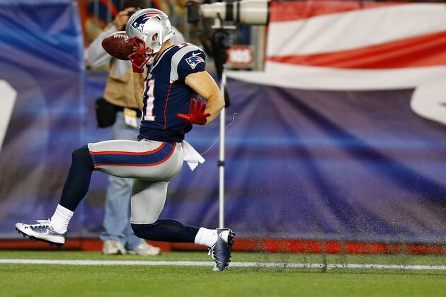 Edelman Does It All for Patriots Against Colts