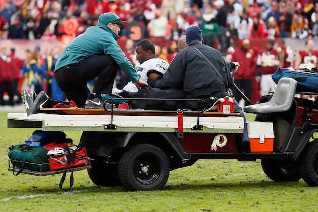 Eagles RB McCoy Leaves Loss with Concussion