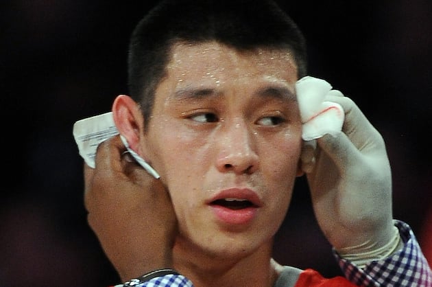 Video: World Peace Elbows Jeremy Lin in the Face