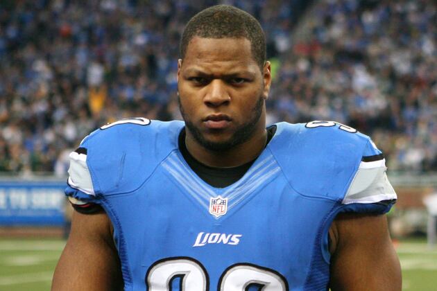 Ndamukong Suh Kicks Texans' Matt Schaub