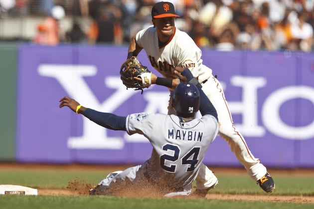 Report: Free Agent Burriss Inks Deal with Reds