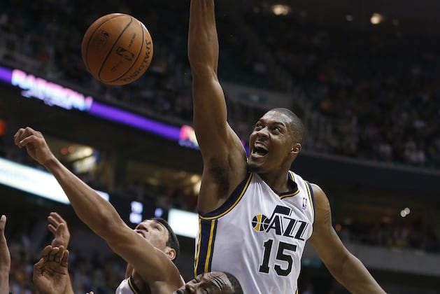 Derrick Favors Back to the Bench vs. Sacramento Kings