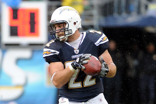 Broncos Sign Hester