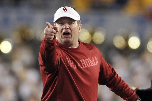 Bob Stoops Dismisses Rumors About Tennessee Vacancy