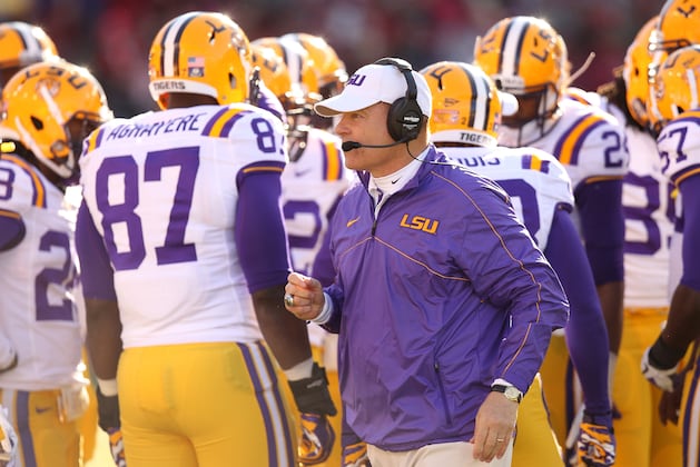 Arkansas' Wooing of Les Miles Not Helping LSU on Recruiting Trail