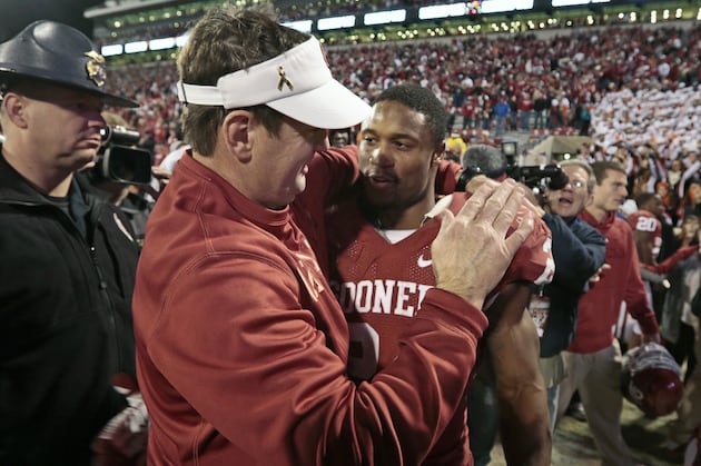 Stoops Waves off the Annual Rumor