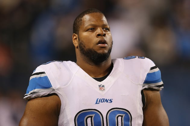 Suh Fined $30K but Says Kick Not on Purpose