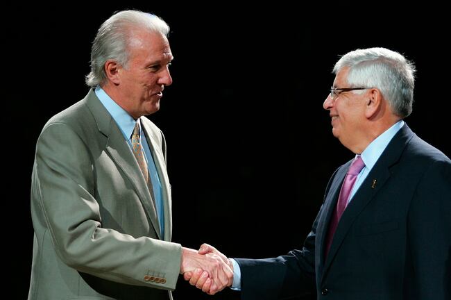 David Stern shaking hands with Gregg Popovich