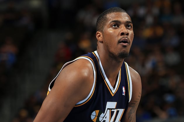 Derrick Favors out Against Rockets, to Get MRI on Right Foot
