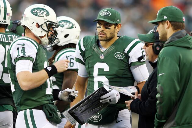 New York Jets QB Controversy Begins (Again) in Earnest, and Other AFC East News