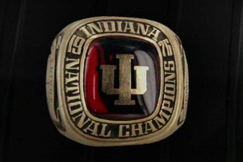 Video: Bob Knight Selling Title Rings