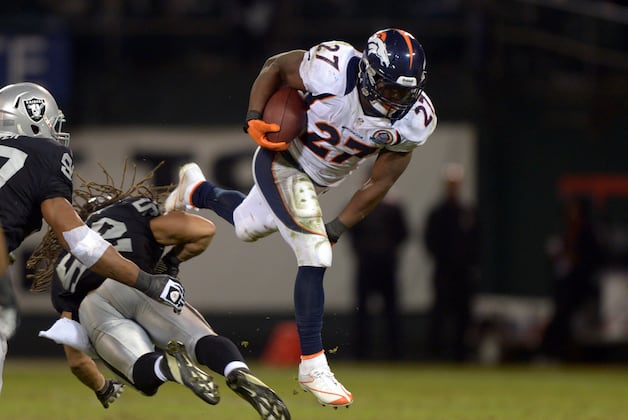 Broncos, Manning Rolling with a Team Effort at 8 Straight