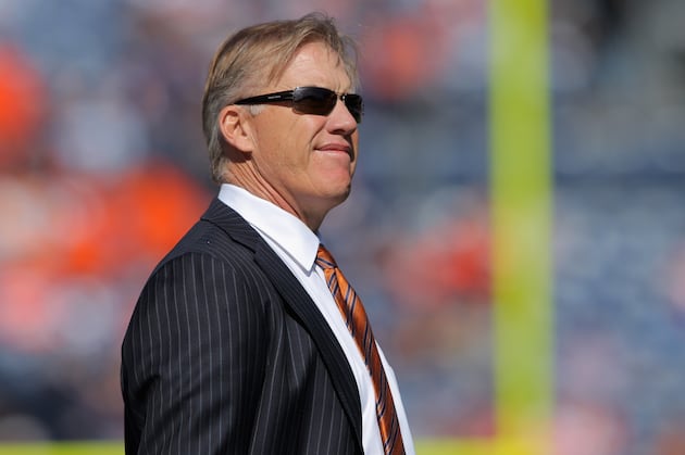 Elway Joins Hall of Famers' Forum in Oakland