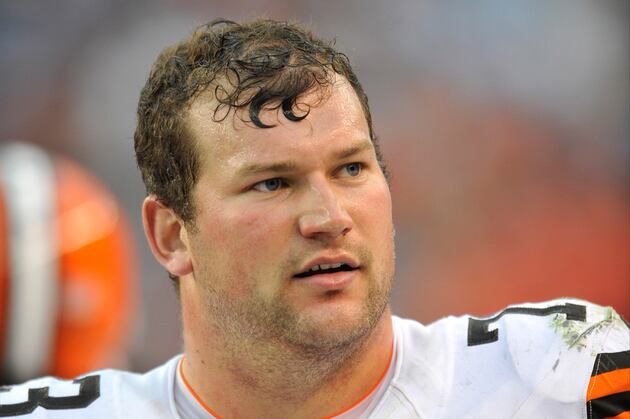 Thomas Named Winner of Browns' Walter Payton Man of the Year Honor