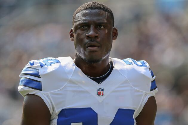 Claiborne Sent to Locker Room After Taking Big Hit