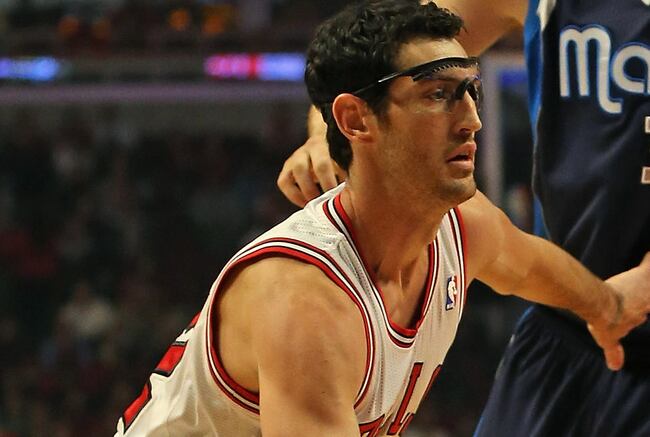 Hinrich is 2-of-2 from behind the arc.