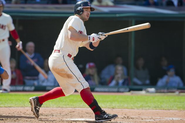 Reds Sign Infielder