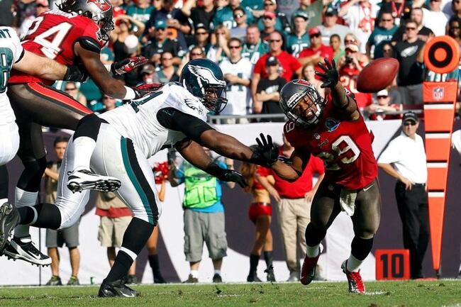 Temp121209_bts_eagles_bucs_0061--nfl_mezz_1280_1024_crop_north