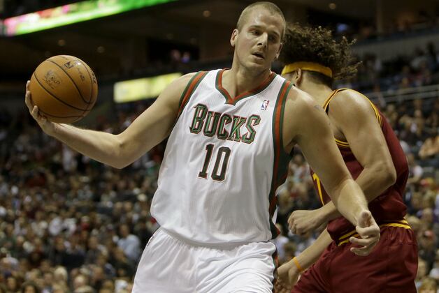 Bucks' Przybilla Suspended for Hitting Ref with Ball