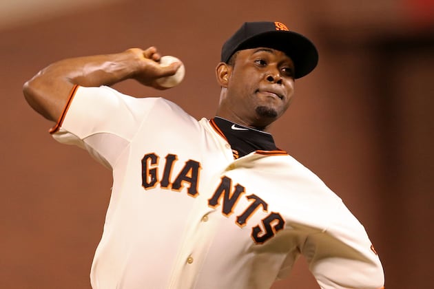 Giants, Casilla Agree to Three-Year Deal