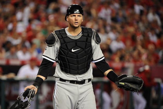 Sources: Rangers Meet with Catcher Pierzynski