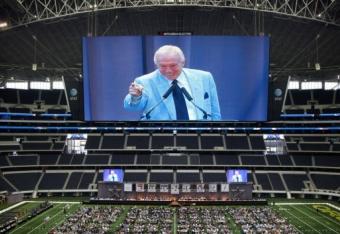 Ns_31cowboysluncheon10_20851327-620x418_crop_north