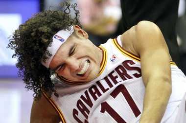 Byron Scott Looking out for Anderson Varejao