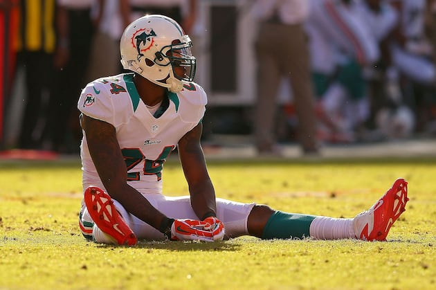 Dolphins Cornerback Sean Smith Hurts Left Knee