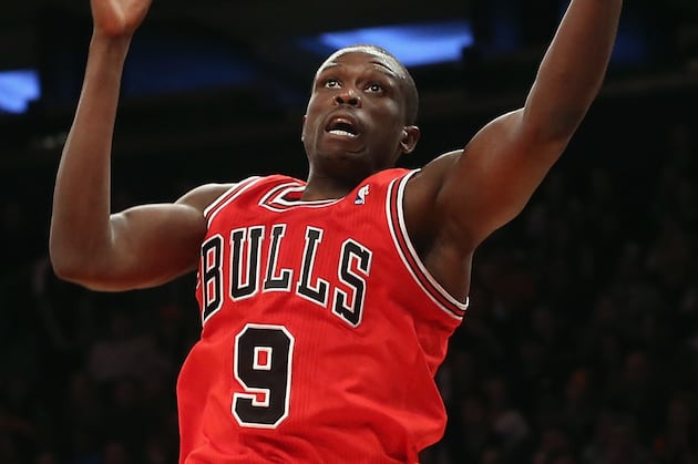 Bulls' Deng Sprains Right Ankle vs. Rockets