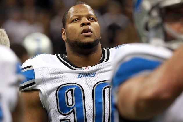 Ndamukong Suh Welcomes Offseason Session with Warren Sapp