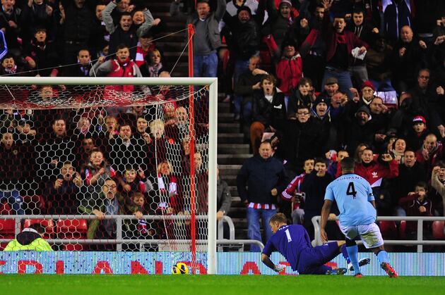 Sunderland Tapes Up Seats of Fans Who Refuse to Sit Down