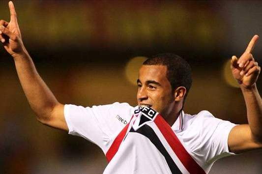 Lucas Moura Right to Snub Man Utd for PSG Says Father