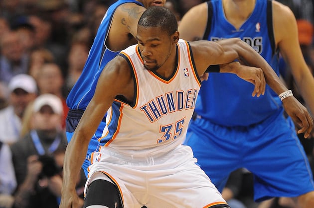 Video: Kevin Durant Stuffs Collison, Posterizes Kaman