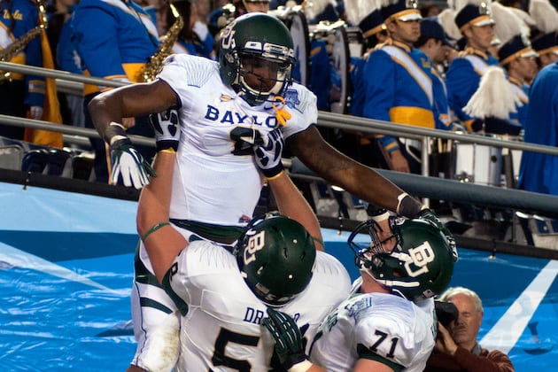 Baylor Starts Fast, Finishes UCLA Bruins Quickly in Holiday Bowl, 49-26