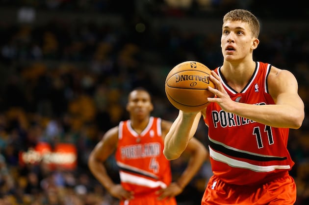 Meyers Leonard Can Now Play 'Jingle Bells'