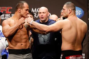 Ufc155_weighin_065_crop_north