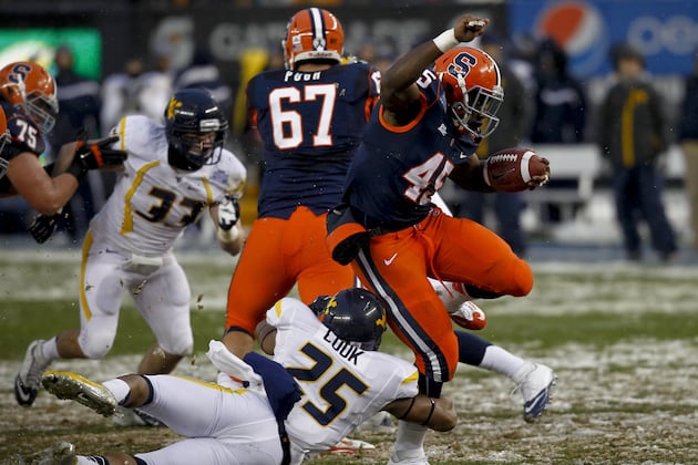 Syracuse Plows Through West Virginia and Snow at Pinstripe Bowl