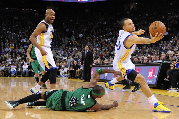 Warriors Stay on Roll, Top Short-Handed Celtics