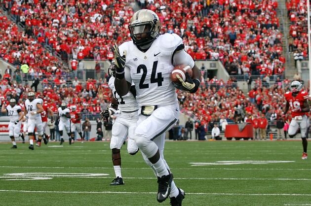 Akeem Shavers Carted to Locker Room with Apparent Knee Injury