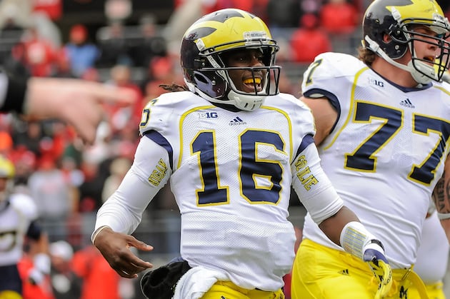 Denard Robinson Breaks NCAA Record for Rush Yards by a QB