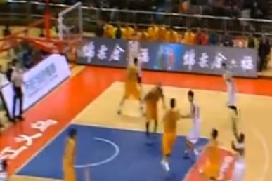 Quincy Douby Scored 75 in Chinese League Game (VIDEO)