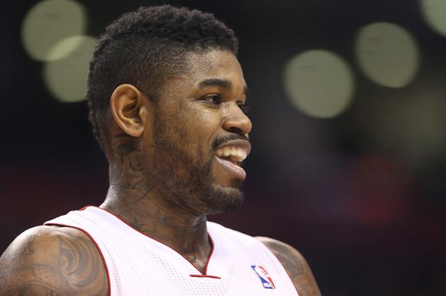 Raptors' Johnson Gets Away with Blatant Double-Dribble