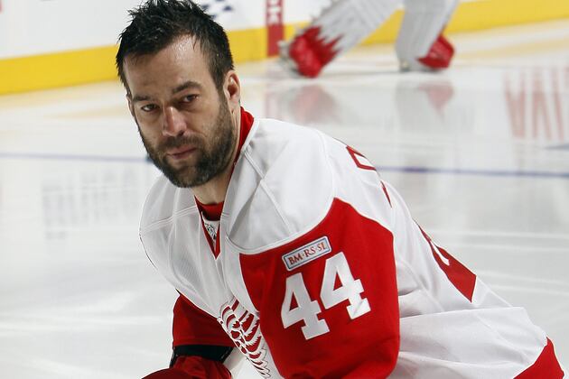 Wings' Todd Bertuzzi Makes a Point: Hockey Beats Darts