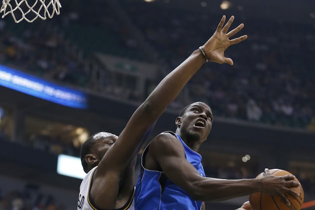 Hayward, Jazz Keep Sliding Mavs in Tailspin