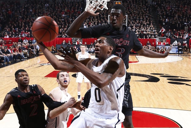UPDATE: Notre Dame Men's Basketball: Grant Steps Up and Irish Slip by 'Cats