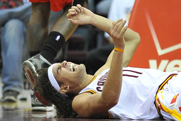 Cavs' Varejao Still Not Cleared to Practice, Return Unknown