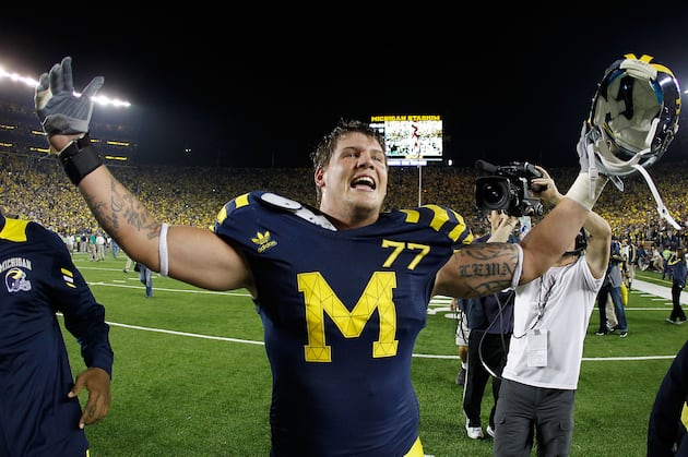 Taylor Lewan to Return to Michigan