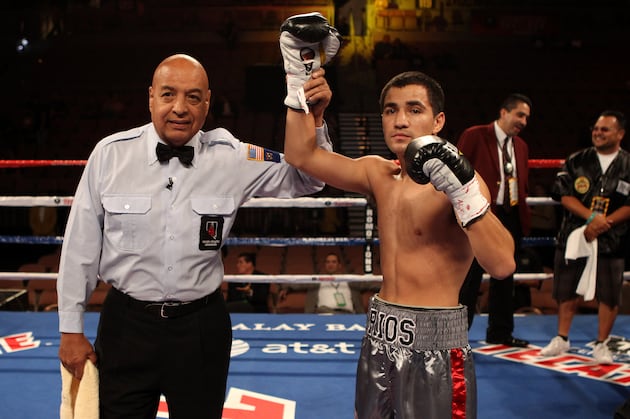 Ronny Rios Forced to Work in Win over Rico Ramos